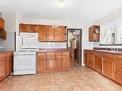 Incredible Opportunity at 980 Lenox Rd! Welcome to your next - photo 4