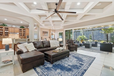 Beautifully maintained Berkeley Hall townhome offering elegant - photo 1