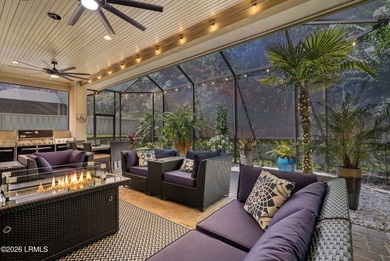 Beautifully maintained Berkeley Hall townhome offering elegant - photo 2