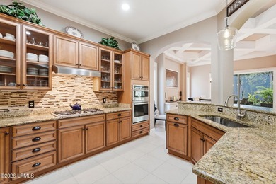 Beautifully maintained Berkeley Hall townhome offering elegant - photo 4