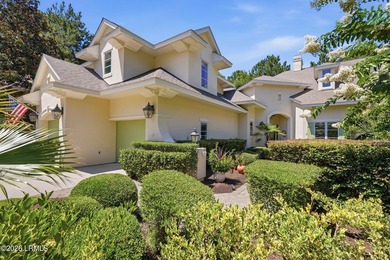 Beautifully maintained Berkeley Hall townhome offering elegant - photo 5
