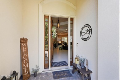 Beautifully maintained Berkeley Hall townhome offering elegant - photo 9