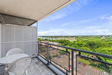 Welcome to your next home at Lakeside Towers! This spacious - photo 14