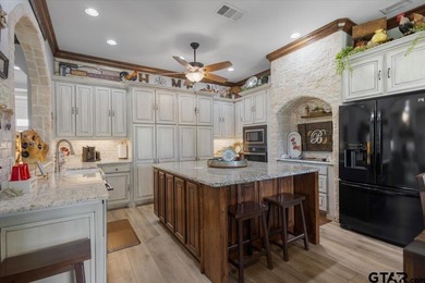 Experience the perfect blend of luxury, comfort, and - photo 17
