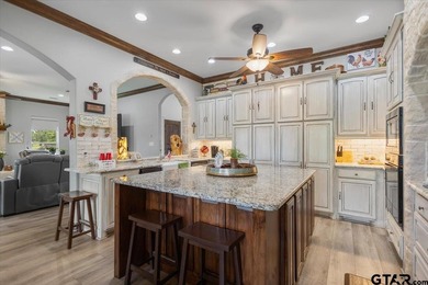 Experience the perfect blend of luxury, comfort, and - photo 18