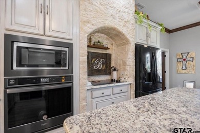 Experience the perfect blend of luxury, comfort, and - photo 19