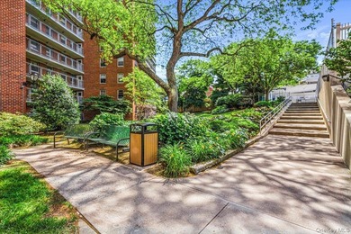 Welcome to your next home at Lakeside Towers! This spacious - photo 19
