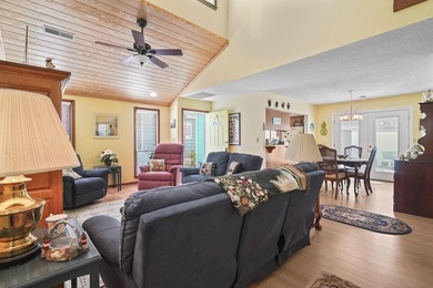 This is a beautifully maintained and updated 3 bed 2 bath home - photo 21