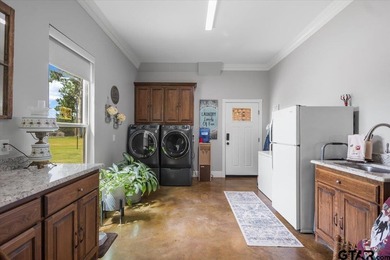 Experience the perfect blend of luxury, comfort, and - photo 26