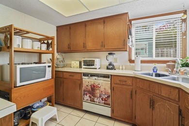 This is a beautifully maintained and updated 3 bed 2 bath home - photo 28