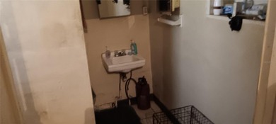 Great opportunity, 2 houses on 2.04 Acres shared, both fixer - photo 32