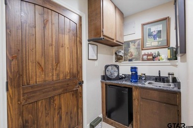 Experience the perfect blend of luxury, comfort, and - photo 39