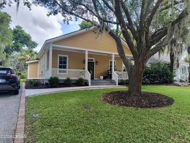 Beautifully renovated Three Bedroom 2 Bath home in downtown - photo 2