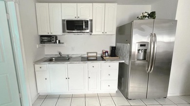 Welcome to this waterfront single-story residence in the Kenwood - photo 21