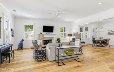 Built in 2021 by Artisan Custom Homes, this beautiful 3-bedroom - photo 9