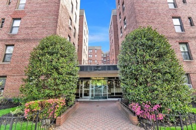 Welcome to this exceptional 2-bedroom, 1.5-bathroom coop located - photo 1