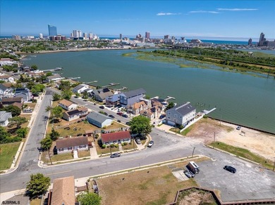 Turnkey waterfront investment opportunity! This fully renovated - photo 25