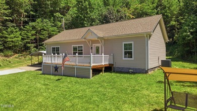 Modern Oasis With Stunning Mountain Views Built in 2021, this - photo 3