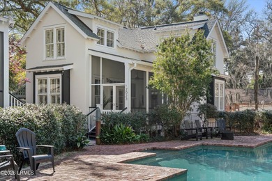 Set within Old Shell Point, this residence has been thoughtfully - photo 1