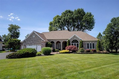 Impeccably maintained and thoughtfully designed, this spacious - photo 1