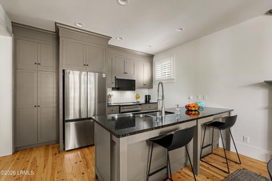 Set within Old Shell Point, this residence has been thoughtfully - photo 3