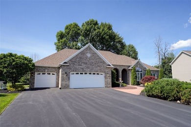 Impeccably maintained and thoughtfully designed, this spacious - photo 3