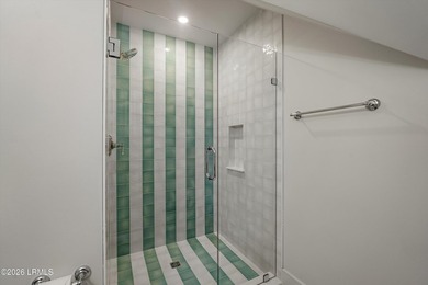 Set within Old Shell Point, this residence has been thoughtfully - photo 4