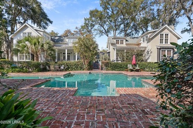 Set within Old Shell Point, this residence has been thoughtfully - photo 9