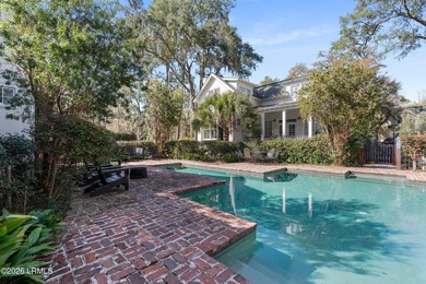 Set within Old Shell Point, this residence has been thoughtfully - photo 10