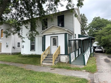 Calling all investors! Ripe for flipping. ----- Solid home with - photo 2