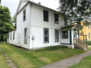 Calling all investors! Ripe for flipping. ----- Solid home with - photo 3