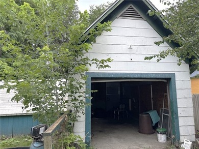 Calling all investors! Ripe for flipping. ----- Solid home with - photo 9