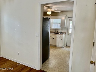 THIS IS ONE SWEET PROPERTY IN A TOP NOTCH LOCATION. PERFECT AS A - photo 4