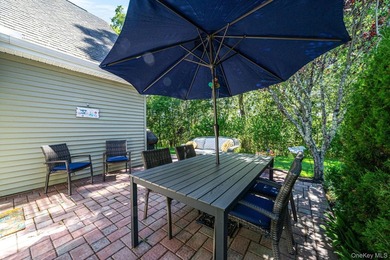 Charming home located in a 55+ gated community, ideally situated - photo 33