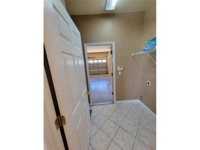 This beautiful property features an open floor plan and high - photo 35
