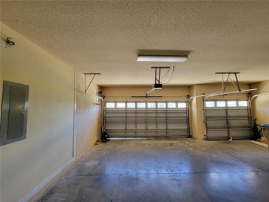 This beautiful property features an open floor plan and high - photo 38