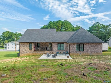 Stunning full brick home built in 2021 with 4 beds, 3 baths and - photo 40