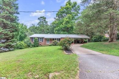 Move in ready and just minutes from Lake Hartwell! This - photo 1