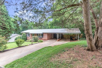 Move in ready and just minutes from Lake Hartwell! This - photo 2