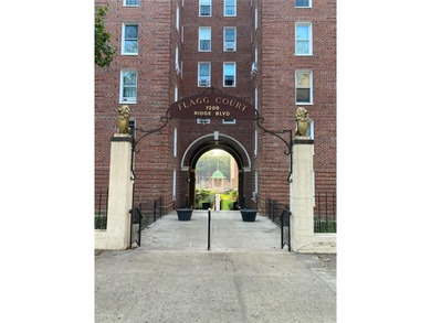 Welcome home to this bright one-bedroom in the heart of Bay