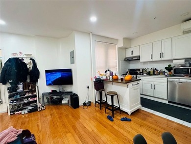 Great investment opportunity, located in Bay Ridge! This 6 - photo 8