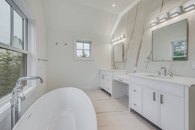 Find your brand-new Hamptons escape on an acre in Southampton - photo 12