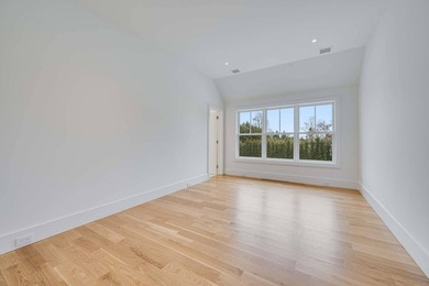 Find your brand-new Hamptons escape on an acre in Southampton - photo 17