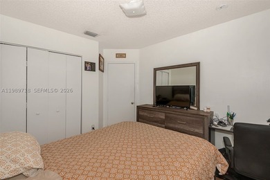 Charming 3-bedroom, 2.5 bath townhouse with spacious layout and - photo 22