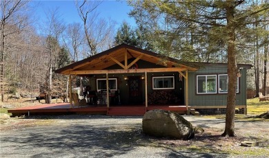 Country cottage in the lake community of Smallwood NY welcomes a - Lake Home Sale Pending in Bethel, New York