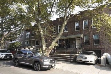 Prime Sunset Park 2-family, 3 stories with a rare private - photo 3