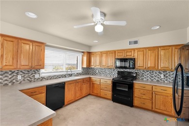 MOTIVATED SELLER. Charming Canyon Lake Retreat with Panoramic - photo 11