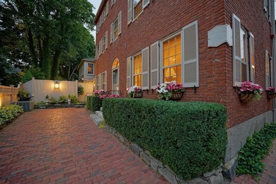 Originally built circa 1815 Federal, Strawbery Court is one of - photo 3