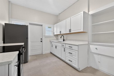 SIX UNIT PLUS FOUR GARAGE BAY cash flowing and investment - photo 5