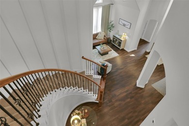 Sophisticated residence situated just off the tee of the golf - photo 2